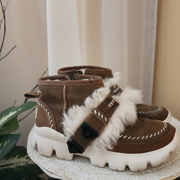 UGG Australia Womens FLUFF PUNK Shearling BOOT in Chestnut Brown size 7.Like New - Picture 2 of 9